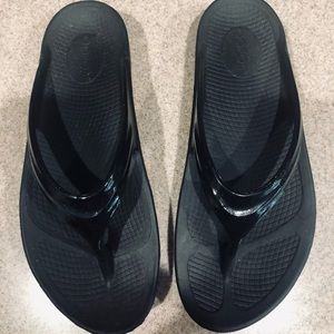 Oofos Oolala Black Sandals